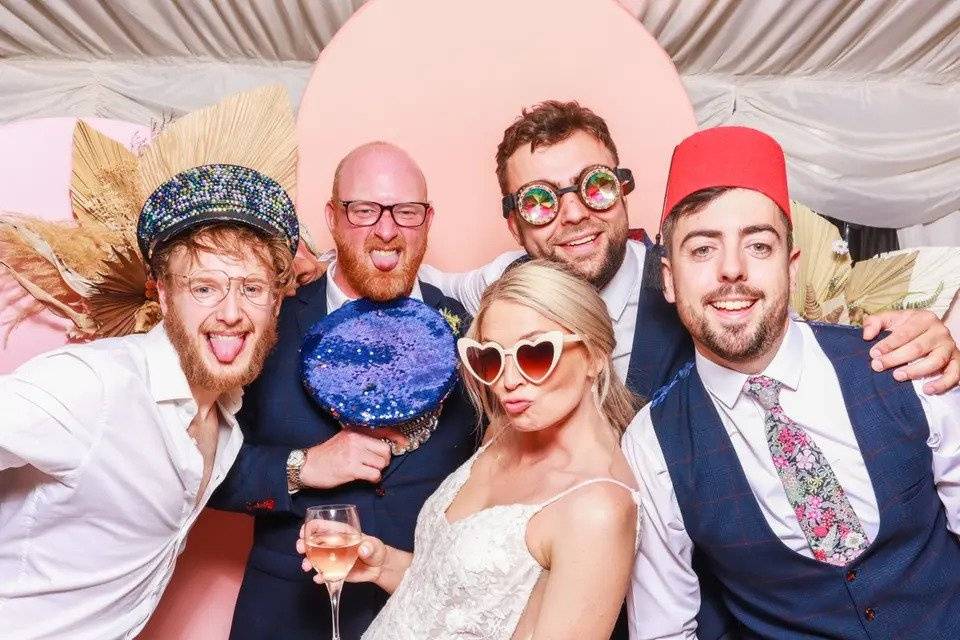 Capturing Memorable Moments: Tips for Open Air Photo Booth Poses